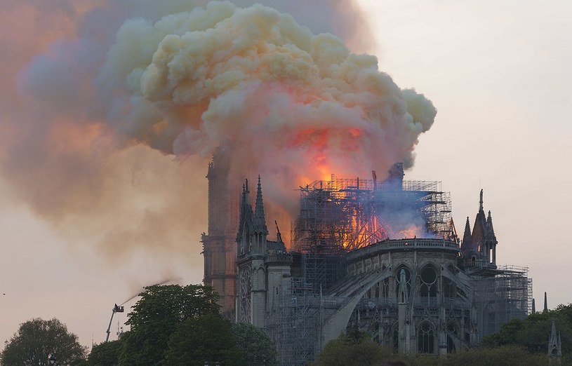 Pożar 15 kwietnia 2019 r. /GodefroyParis/CC BY-SA 4.0 /Wikipedia