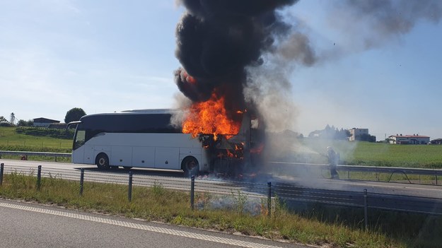 Pożar autobusu /PSP w Ostródzie /Państwowa Straż Pożarna