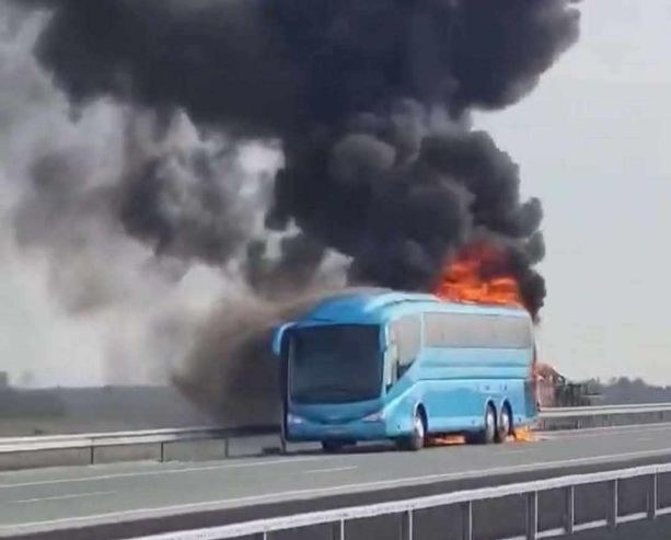 Pożar autokaru na A2 /Komenda Miejska Straży Pożarnej w Siedlcach /Państwowa Straż Pożarna