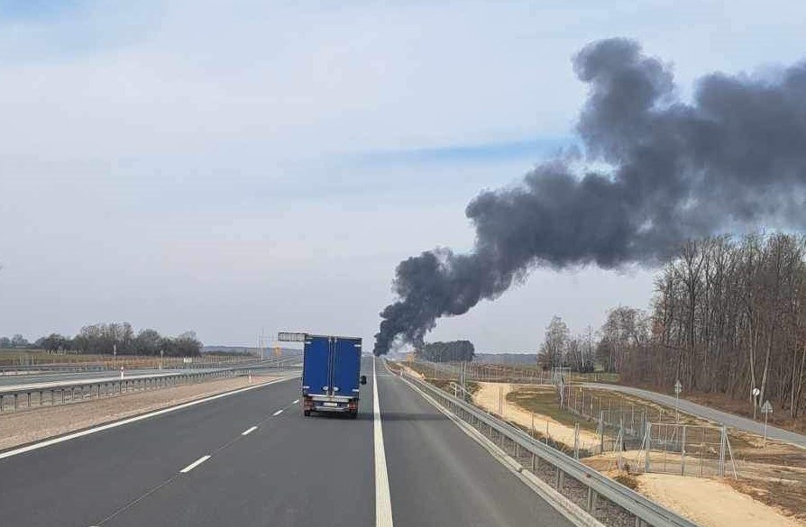 Pożar autokaru na A2 /Komenda Miejska Straży Pożarnej w Siedlcach /Państwowa Straż Pożarna