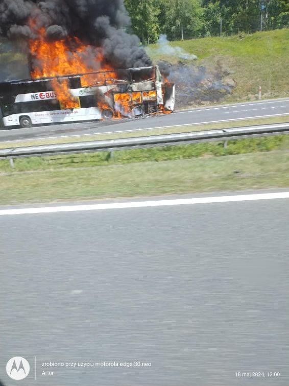 Pożar autokaru na A4 pod Krakowem. /Gorąca Linia RMF FM