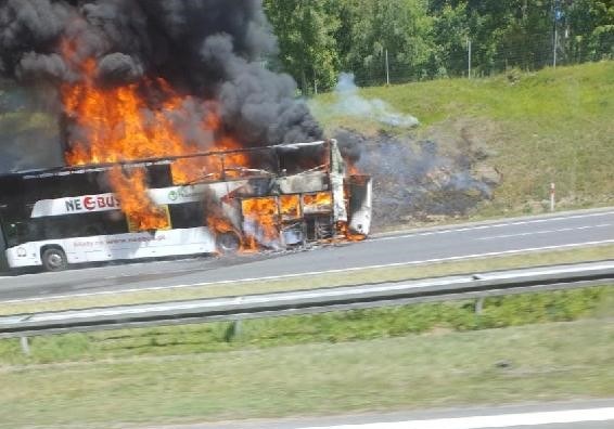 Pożar autokaru na autostradzie A4. Trasa Kraków - Katowice była zablokowana. /Gorąca Linia RMF FM