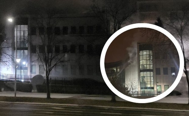 Pożar banku NBP w Kielcach. Zapaliła się część elewacji budynku