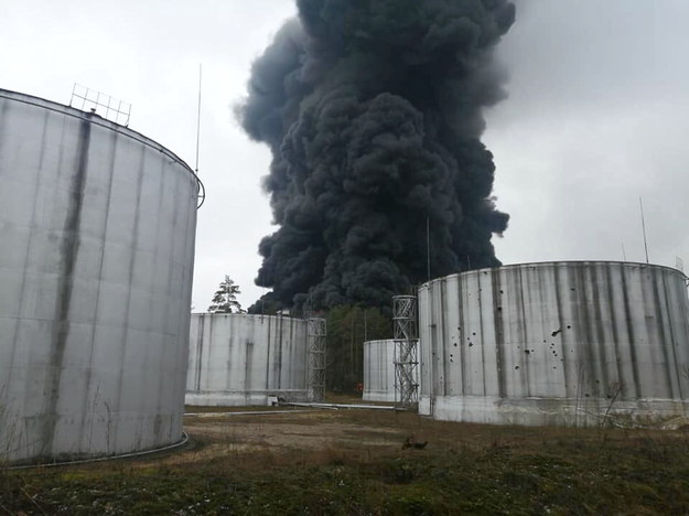 Pożar bazy paliw w Czernihowie po rosyjskim ostrzale /DSNS /PAP/EPA