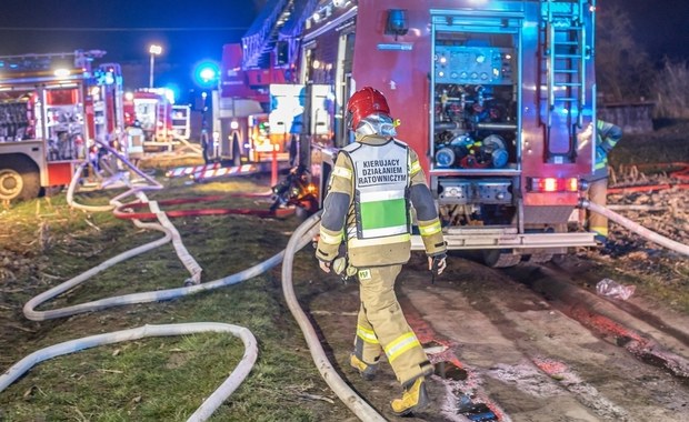 Pożar Biedronki w Płońsku. Z ogniem walczyło ok. 100 strażaków