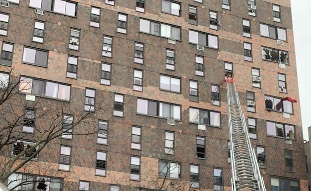 Pożar bloku w Nowym Jorku, nie żyje 19 osób. "Przerażający moment dla miasta"