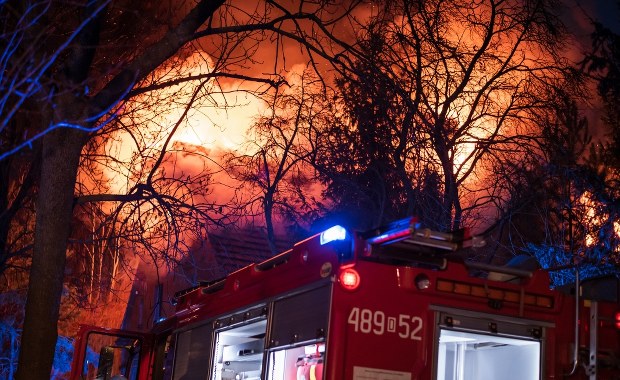 Pożar budynku mieszkalnego w Mazowieckiem. Trwa jego dogaszanie 