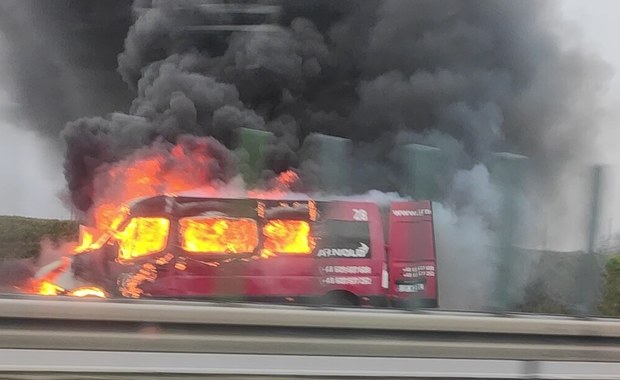 Pożar busa na autostradzie A4 [FILMY]