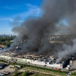 Pożar centrum handlowego w Warszawie. Film z drona