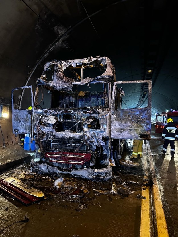 Pożar ciężarówki w tunelu "Emilia" /Generalna Dyrekcja Dróg Krajowych i Autostrad [GDDKiA]/ Facebook /