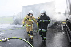 Pożar ciężarówki wojskowej przewożącej kontenery dla szpitala polowego w Warszawie