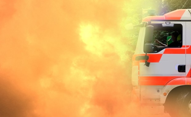 Pożar ciężarówki z peletem. Zablokowana S7 niedaleko Elbląga