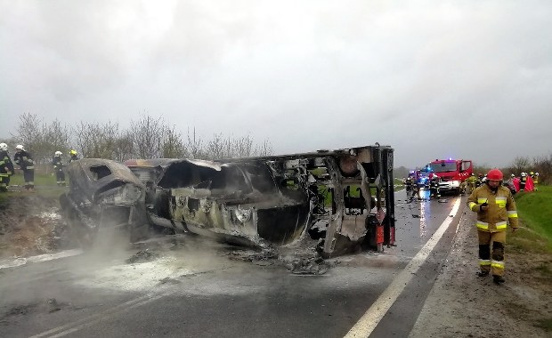 Pożar cysterny z olejem napędowym na obwodnicy Leżajska. Zginęła jedna osoba