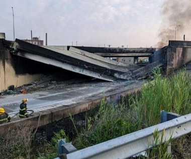 Pożar cysterny z paliwem na autostradzie. Zawalił się wiadukt