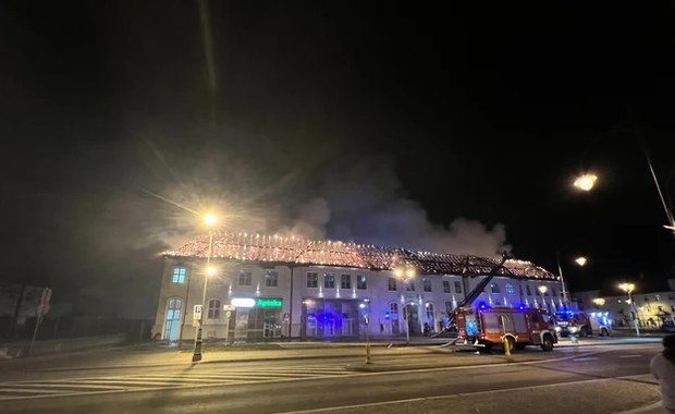 Pożar dachu galerii handlowej w Ełku opanowany