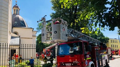 Pożar dachu katedry w Łowiczu, czyli ćwiczenia straży pożarnej w Łódzkiem [ZDJĘCIA]