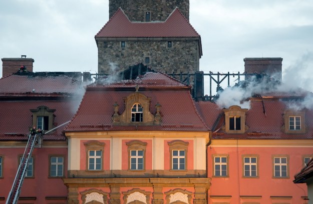Pożar dachu wałbrzyskiego zamku Książ /Maciej Kulczyński /PAP