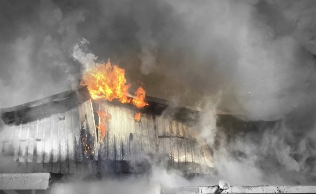 Pożar domków wypoczynkowych w popularnej nadmorskiej miejscowości