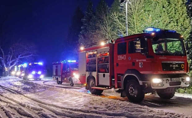 Pożar domu w Bestwinie. Ranny strażak