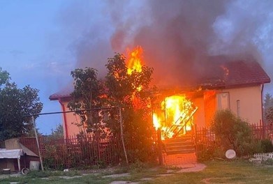 Pożar domu w gminie Wilkołaz /KPP Kraśnik /Policja