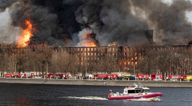 Pożar fabryki Newska Manufaktura /ANATOLY MALTSEV  /PAP/EPA