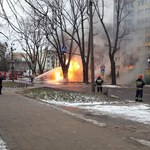 Pożar gazociągu w Łodzi, jedna osoba ranna, 50 ewakuowanych