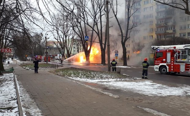 Pożar gazociągu w Łodzi, jedna osoba ranna, 50 ewakuowanych