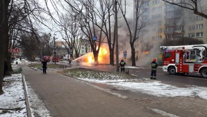 Pożar gazociągu w Łodzi, jedna osoba ranna, 50 ewakuowanych