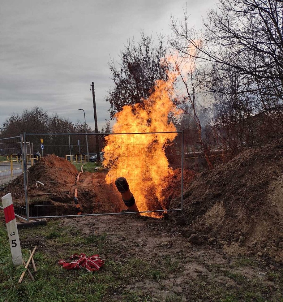 Pożar gazu w Kunowie /Komenda Powiatowa Państwowej Straży Pożarnej w Ostrowcu Św. /Facebook