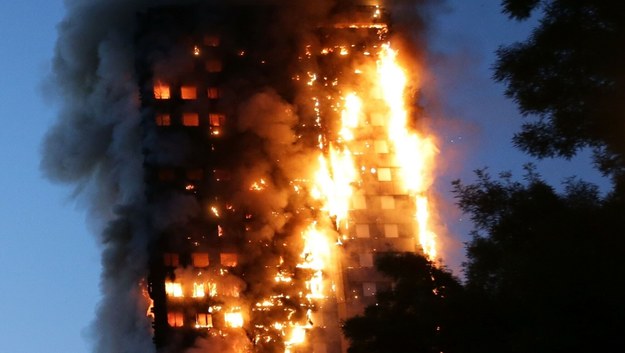 Pożar Grenfell Tower (zdjęcie z 14 czerwca 2017 r.) / AFP PHOTO / Daniel LEAL-OLIVAS /East News