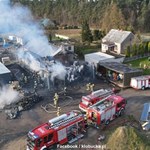 Pożar hal koło Kłobucka. Z ogniem walczyło kilkudziesięciu strażaków
