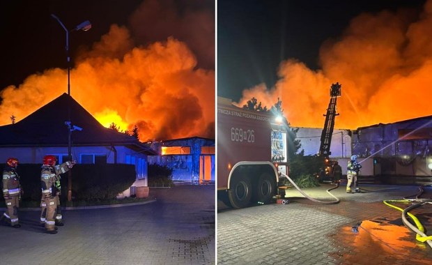 Pożar hali pod Warszawą. Ranny strażak