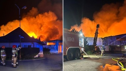 Pożar hali pod Warszawą. Ranny strażak