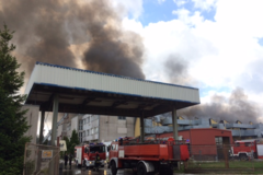 Pożar hali produkcyjnej w Chełstowie  