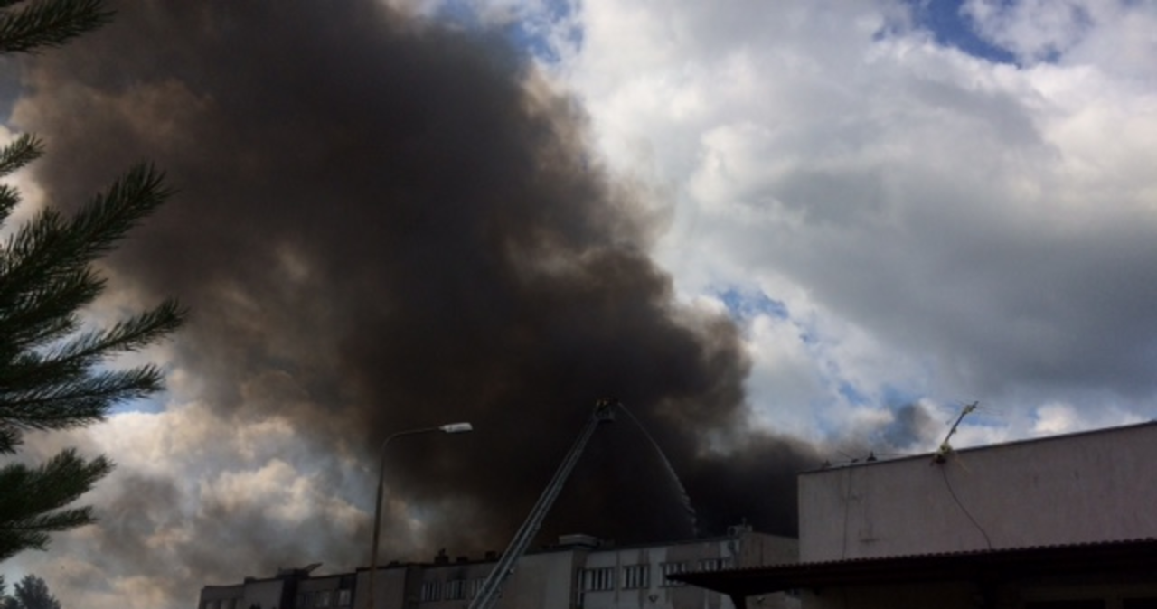 Pożar hali produkcyjnej w Chełstowie  