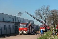 Pożar hali produkcyjnej w Łowęcinie