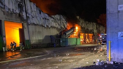 Pożar hali sortowni odpadów w Elblągu. Nie udało się jej uratować