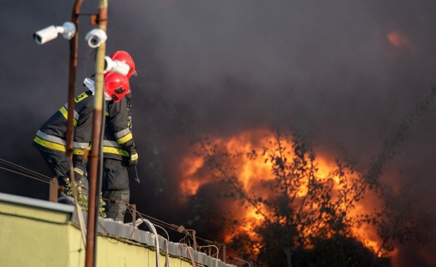 Pożar hali sortowni tworzyw sztucznych w Rudzie Śląskiej