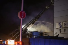 Pożar hali w Mikołowie