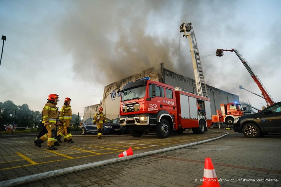 Pożar hali w pobliżu Sierakowic /PSP /