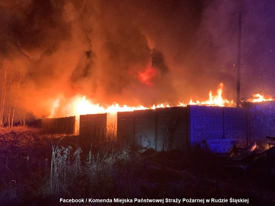 Pożar hali w Rudzie Śląskiej /