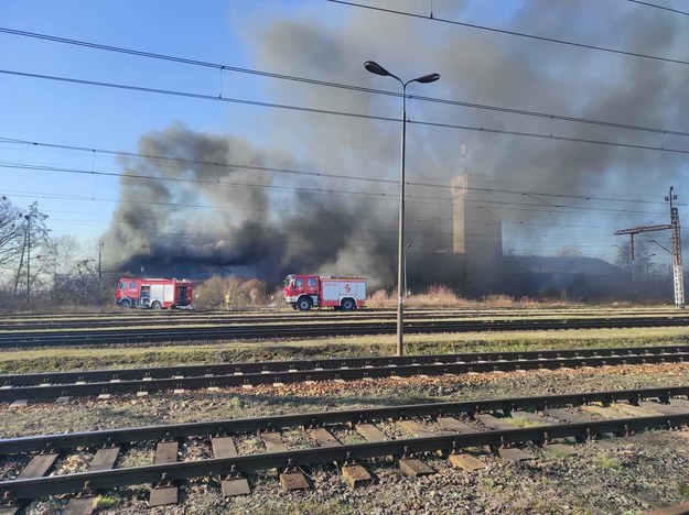 Pożar hali w Ścinawie. Zdjęcie przesłane przez słuchacza /RMF FM /RMF FM