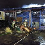 Pożar hali w Słupsku. W środku auta, maszyny i butle z gazami