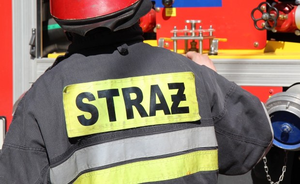 Pożar hali w Straszewach. Dwie osoby są poszkodowane