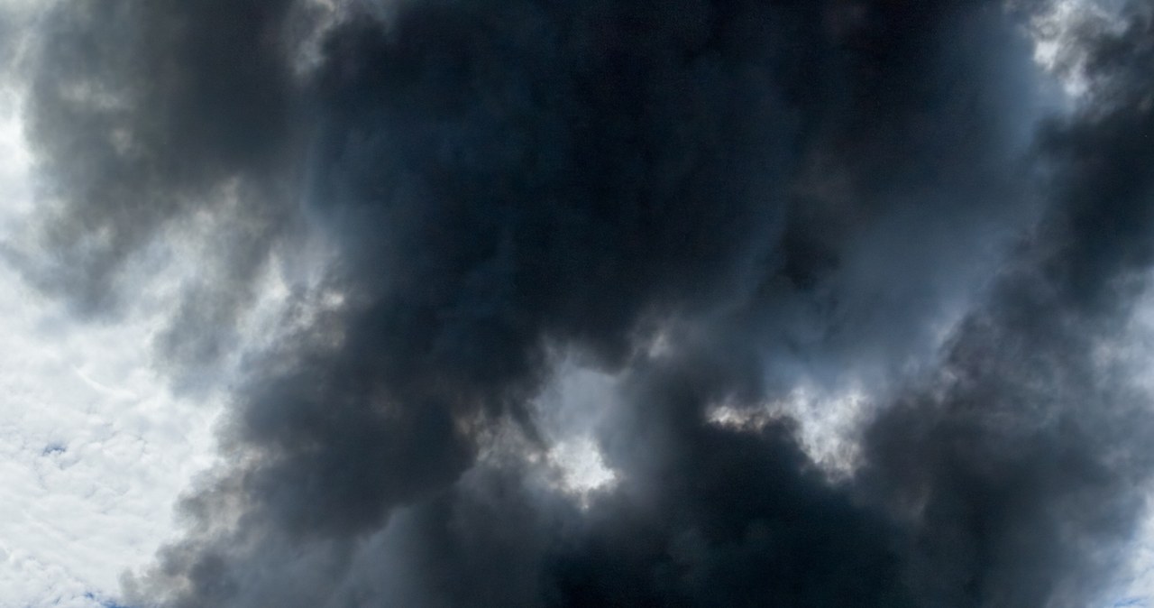 POŻAR HALI W TARNOWIE