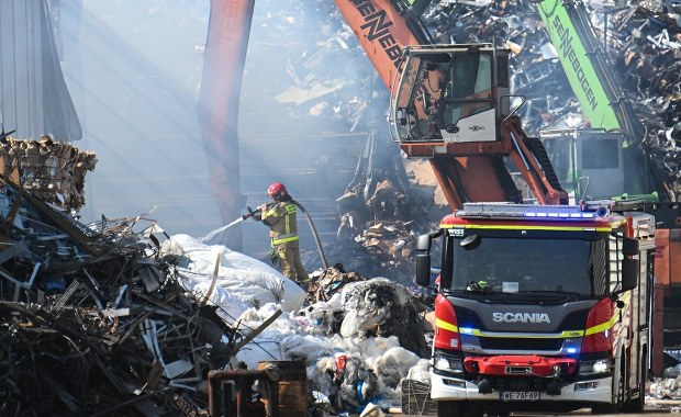 Pożar hali w Warszawie. W środku makulatura 