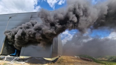 Pożar hali w Wielkopolsce. Jedna osoba ranna