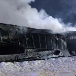 Pożar hali w Zagórzu. Z ogniem walczyło kilkudziesięciu strażaków