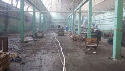 Pożar hali z tkaninami w Pabianicach. Z ogniem walczyło 20 zastępów straży pożarnej