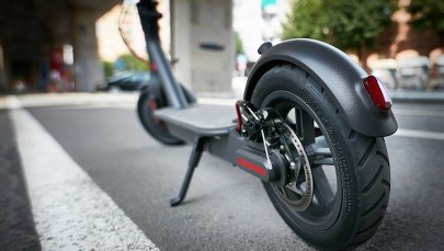 Pożar hulajnogi elektrycznej w mieszkaniu